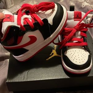 Jordan 1 size 5c hyper crimson black and white